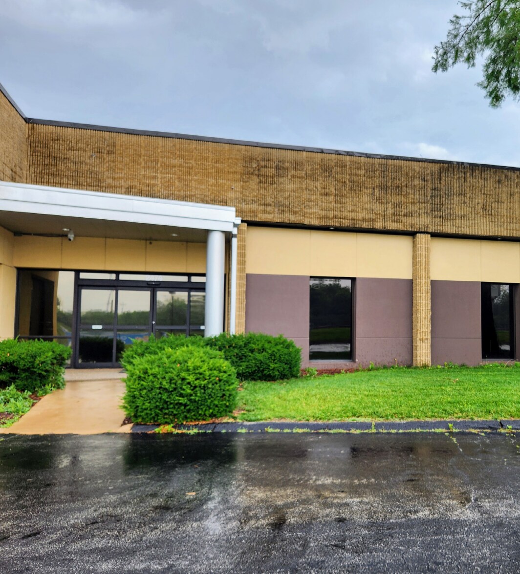 2466-2488 Old Dorsett Rd, Maryland Heights, MO for Rent