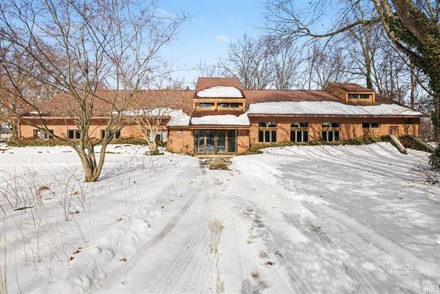 2913 E Bristol St, Elkhart, IN for Sale