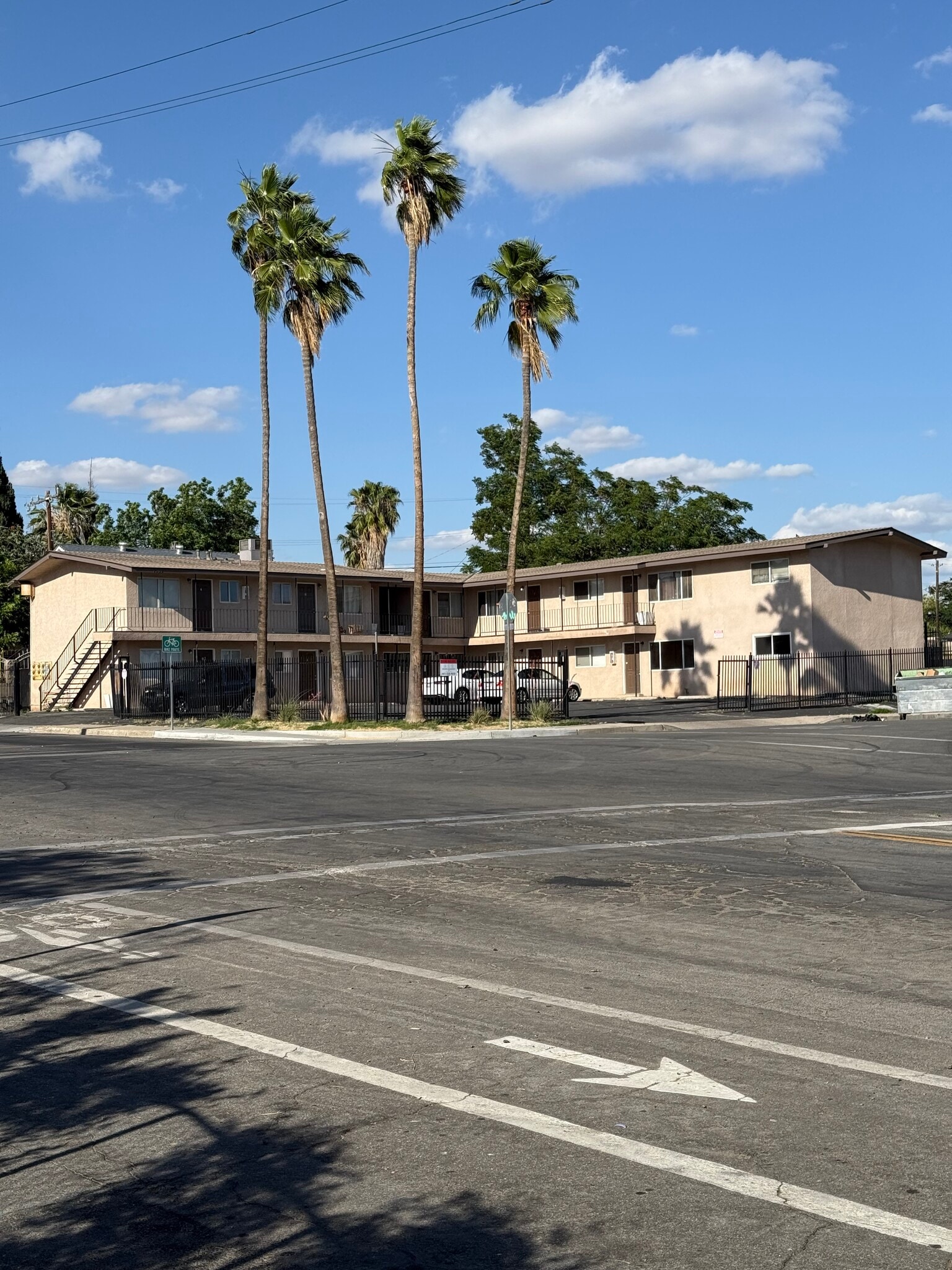 1700 Lincoln St, Bakersfield, CA for Sale