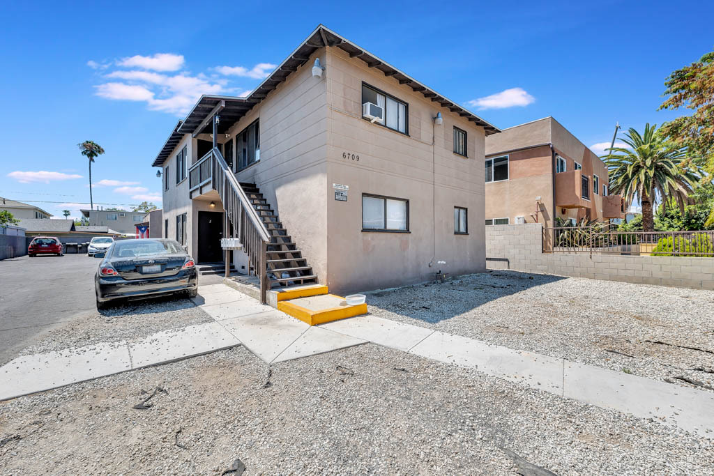6709 Lemp Ave, North Hollywood, CA for Sale