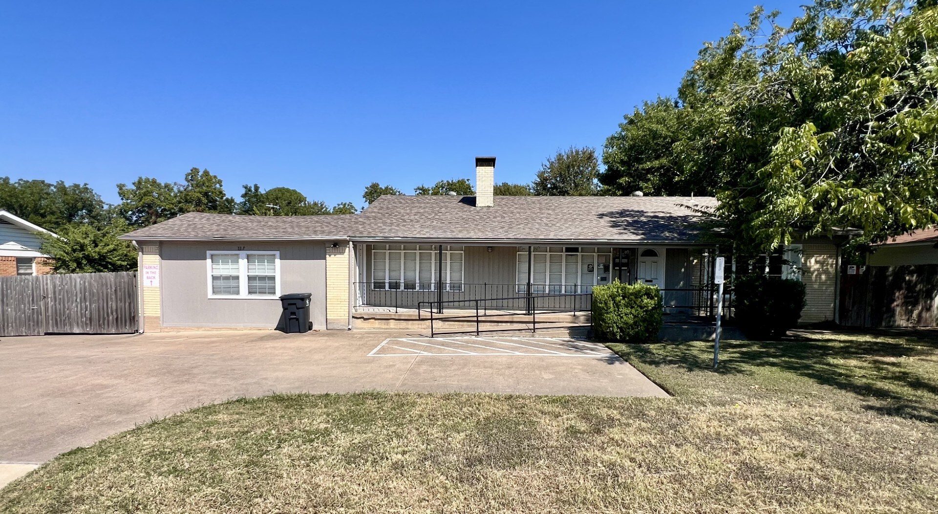 117 E Park Row Dr, Arlington, TX for Sale