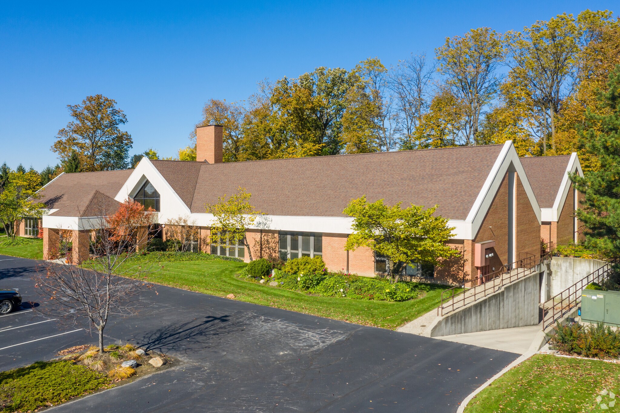 1701 Woodlands Dr Maumee, OH 43537 Office Property for Lease on