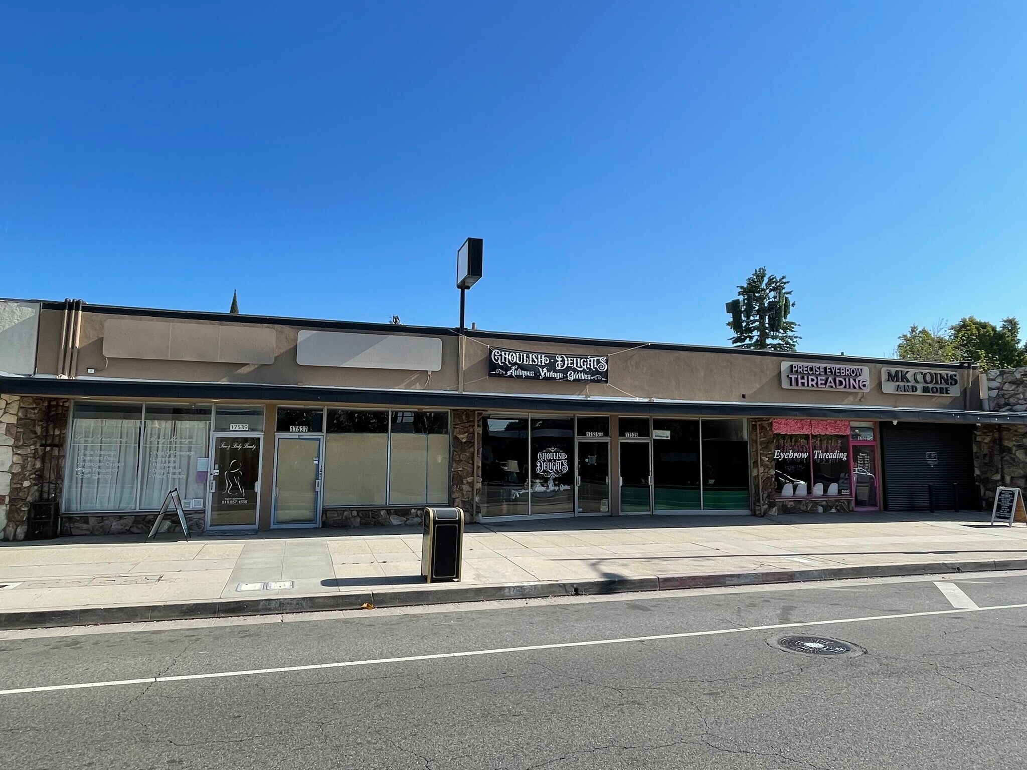 17531-17539 Chatsworth St, Granada Hills, CA for Rent