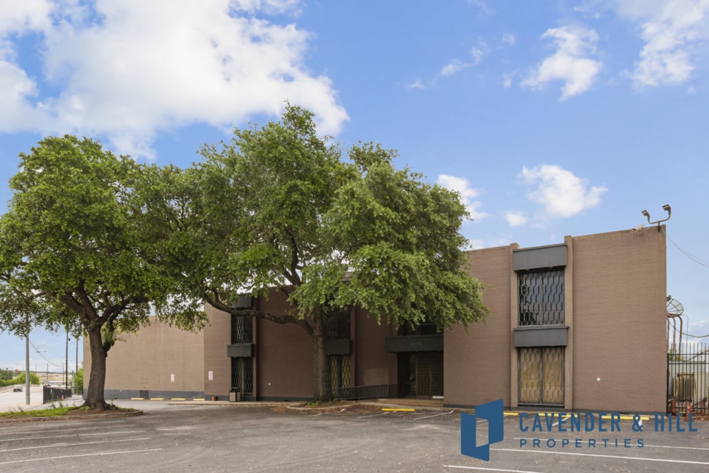3200 E Houston St, San Antonio, TX for Sale