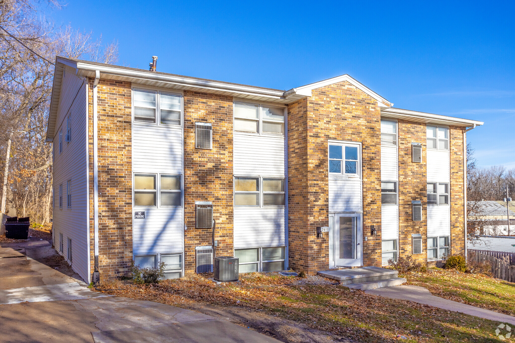 2411 Welbeck Rd, Des Moines, IA for Sale