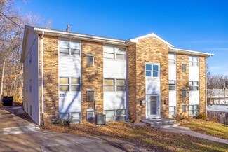 Des Moines, IA Apartments - 2411 Welbeck Rd