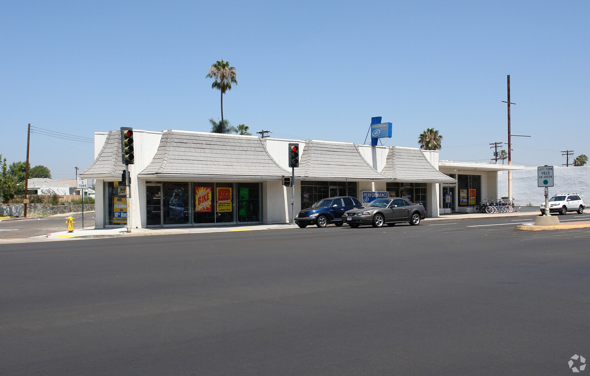 87028716 La Mesa Blvd La Mesa, CA 91942 Retail Property for Lease on