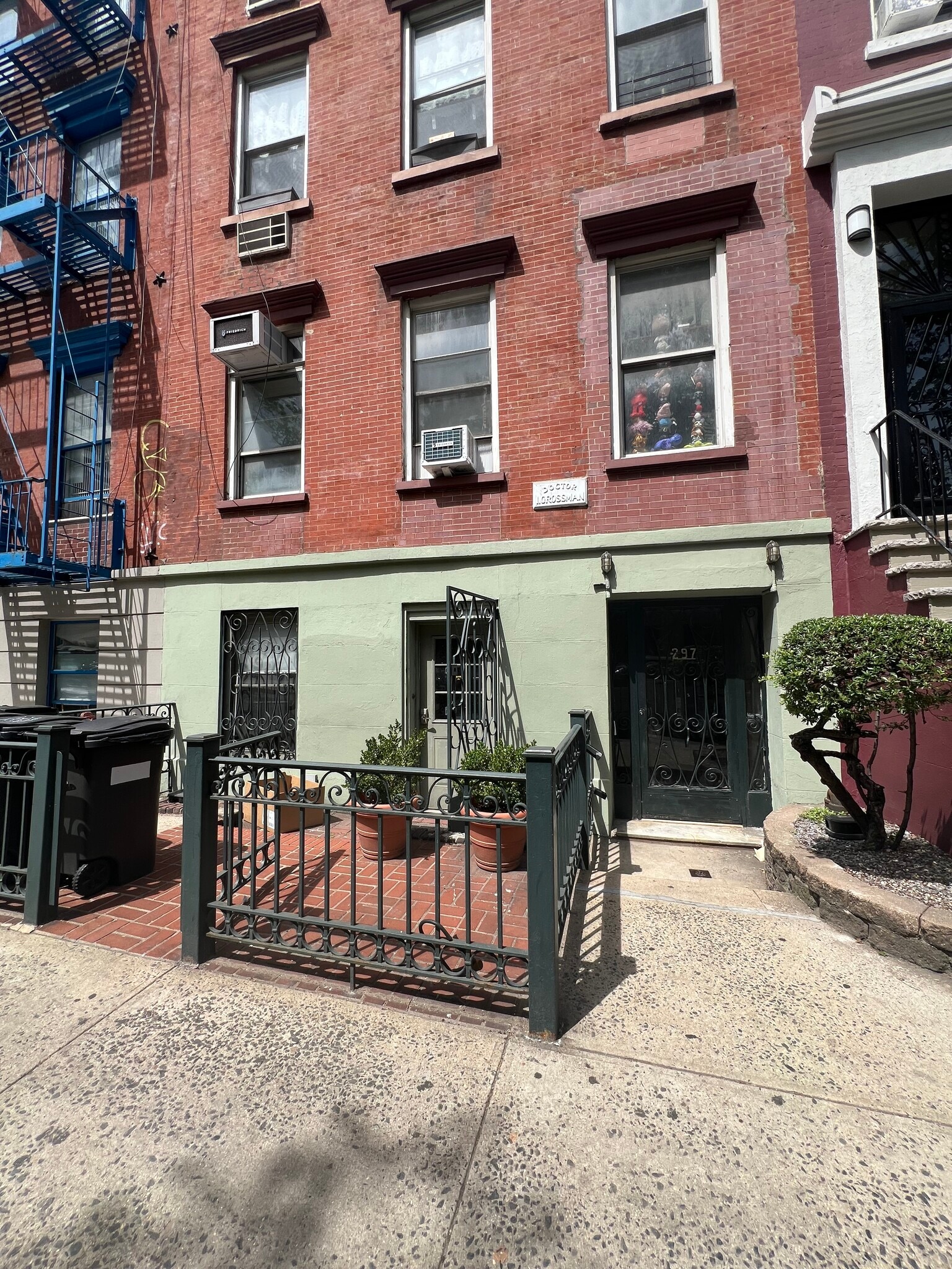 297 E Tenth St, New York, NY for Rent