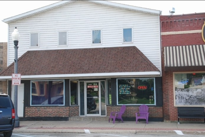 210 S Main St, Fayette, IA for Sale