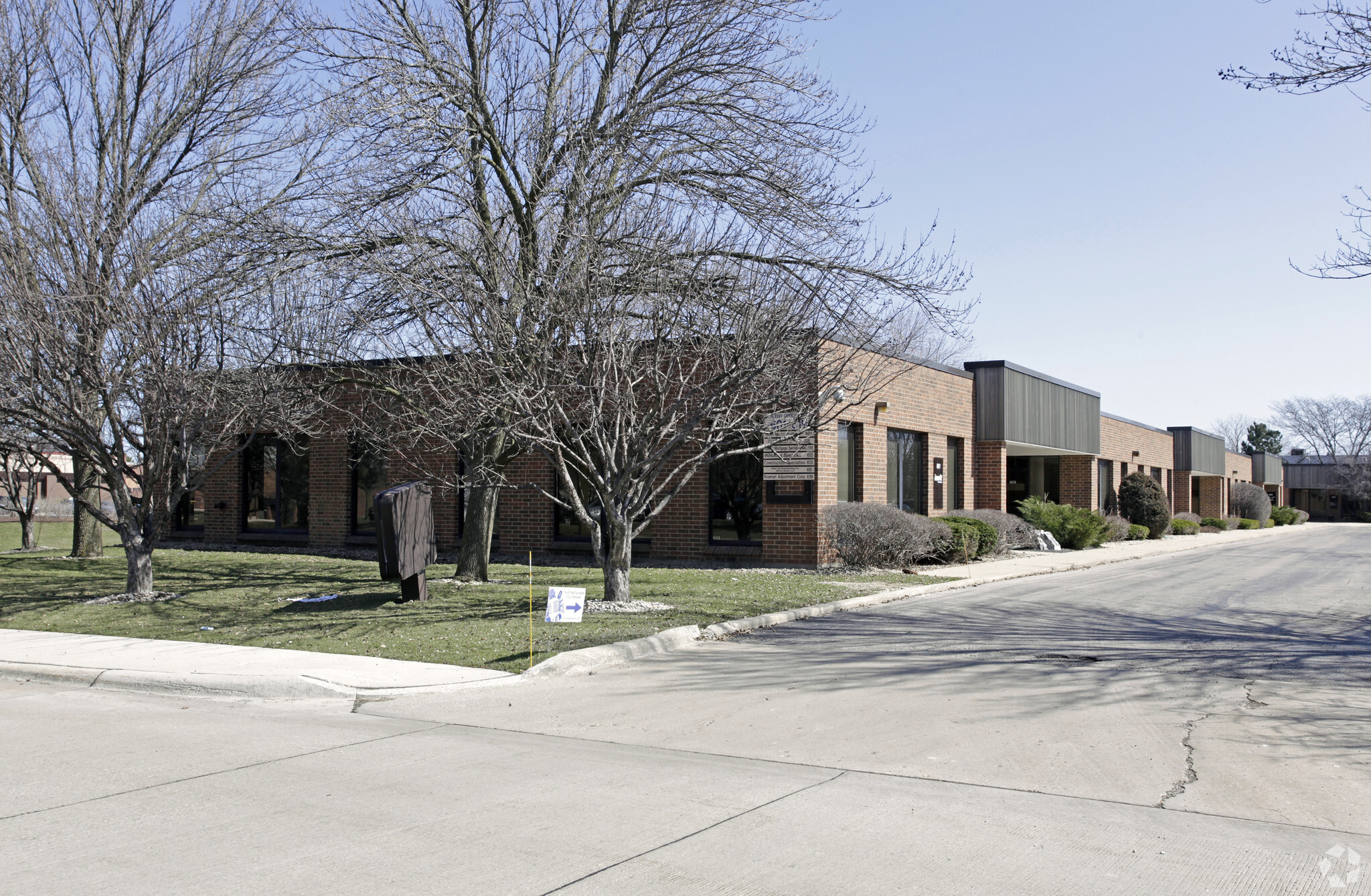 601-619 Academy Dr, Northbrook, IL for Rent