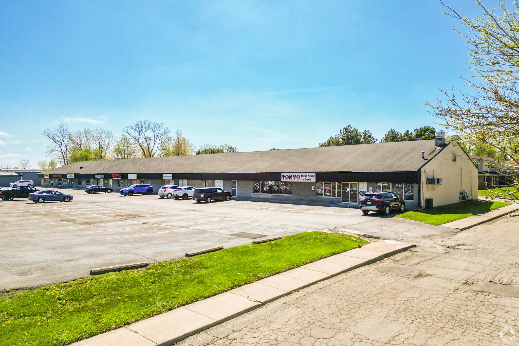 309-337 Alexis Rd, Toledo, OH for Sale