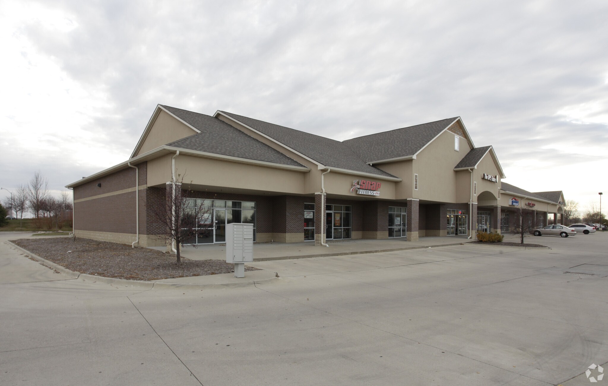 15920 Hickman Rd Clive, IA 50325 Retail Property for Lease on