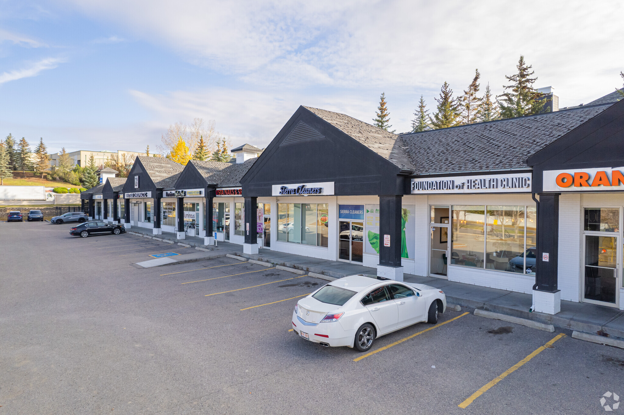 7337 Sierra Morena Blvd SW, Calgary, AB for Rent