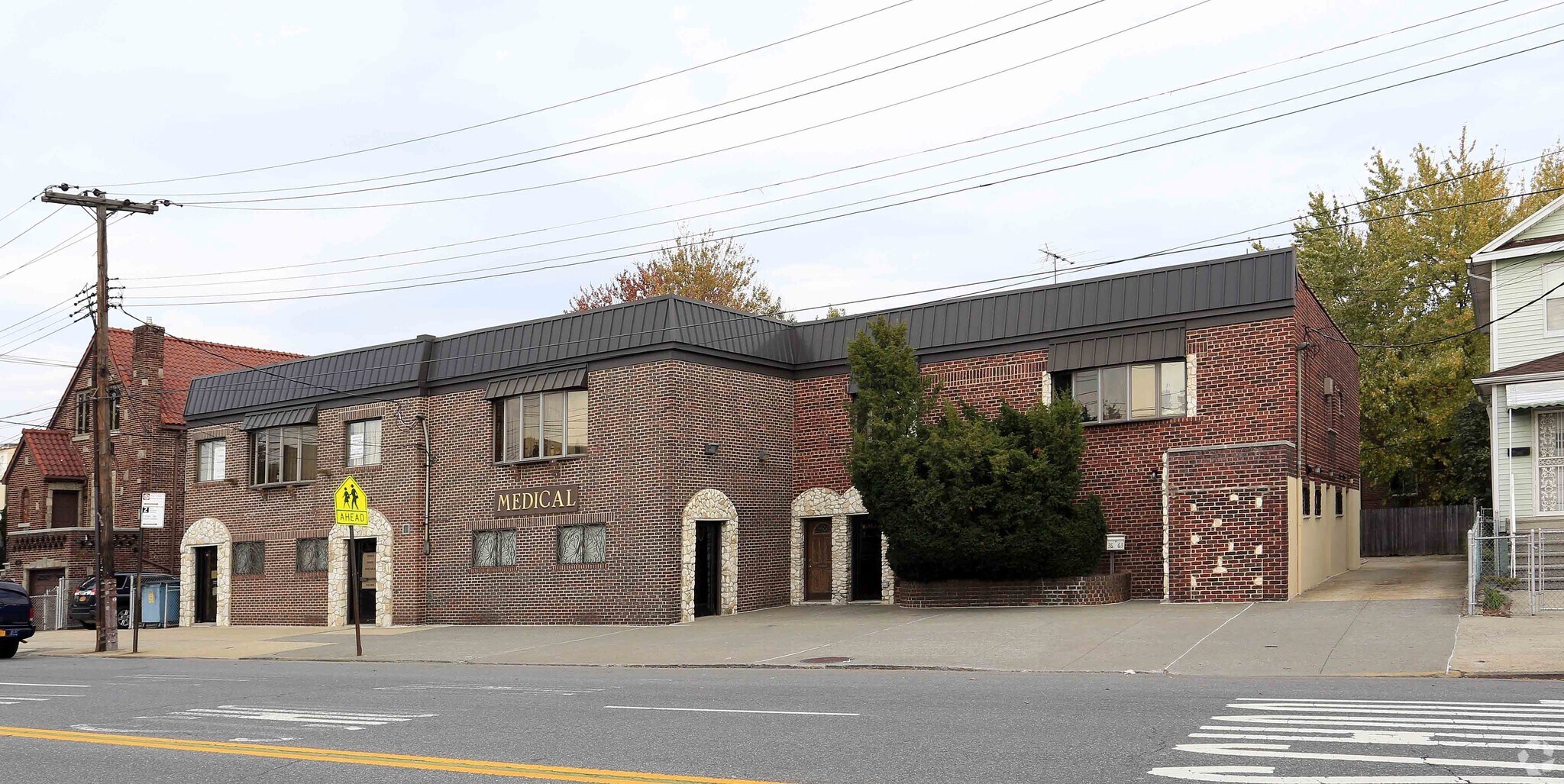 3853-3863 E Tremont Ave, Bronx, NY for Rent