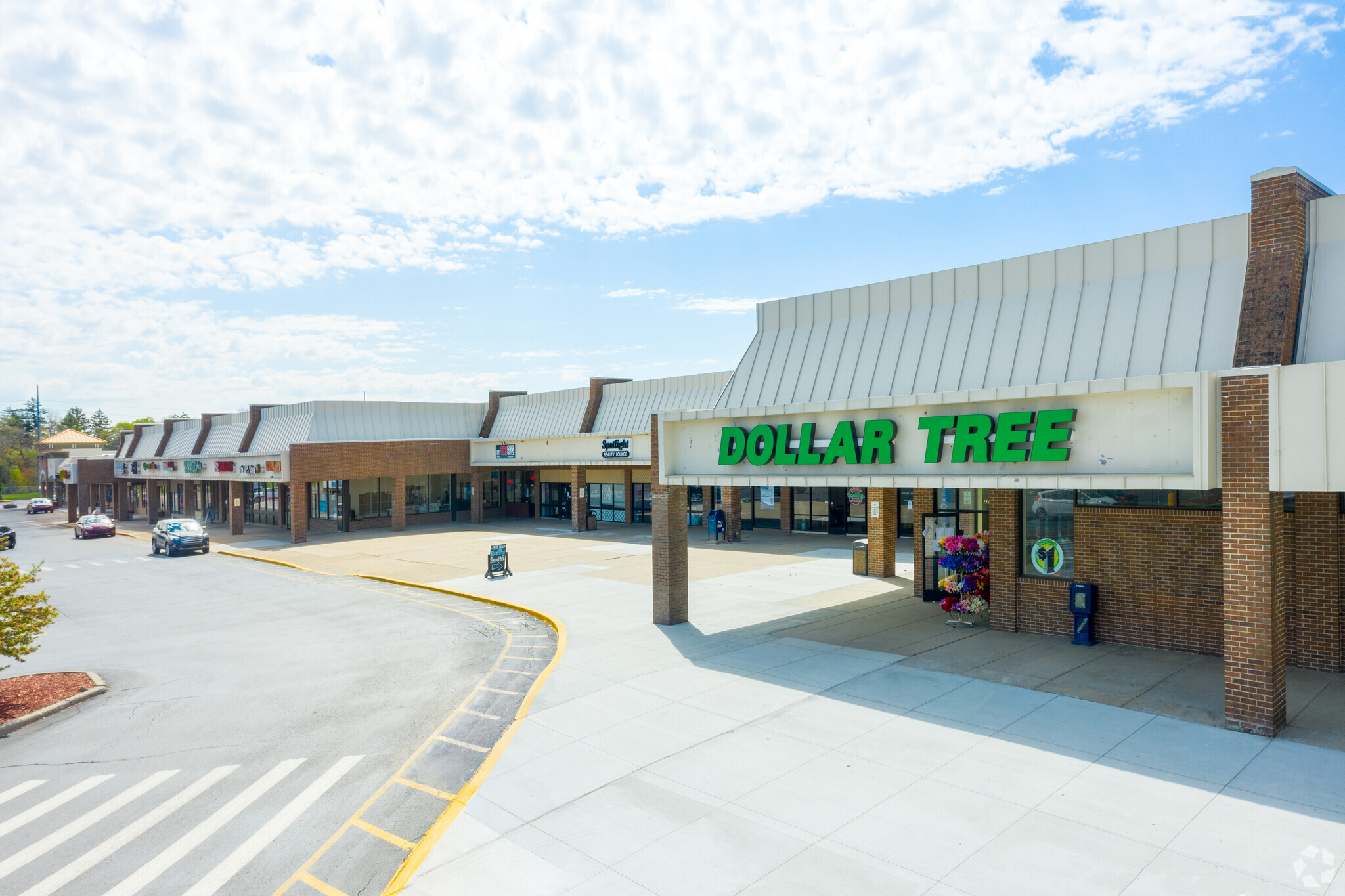 37601-37755 5 Mile Rd, Livonia, MI for Rent