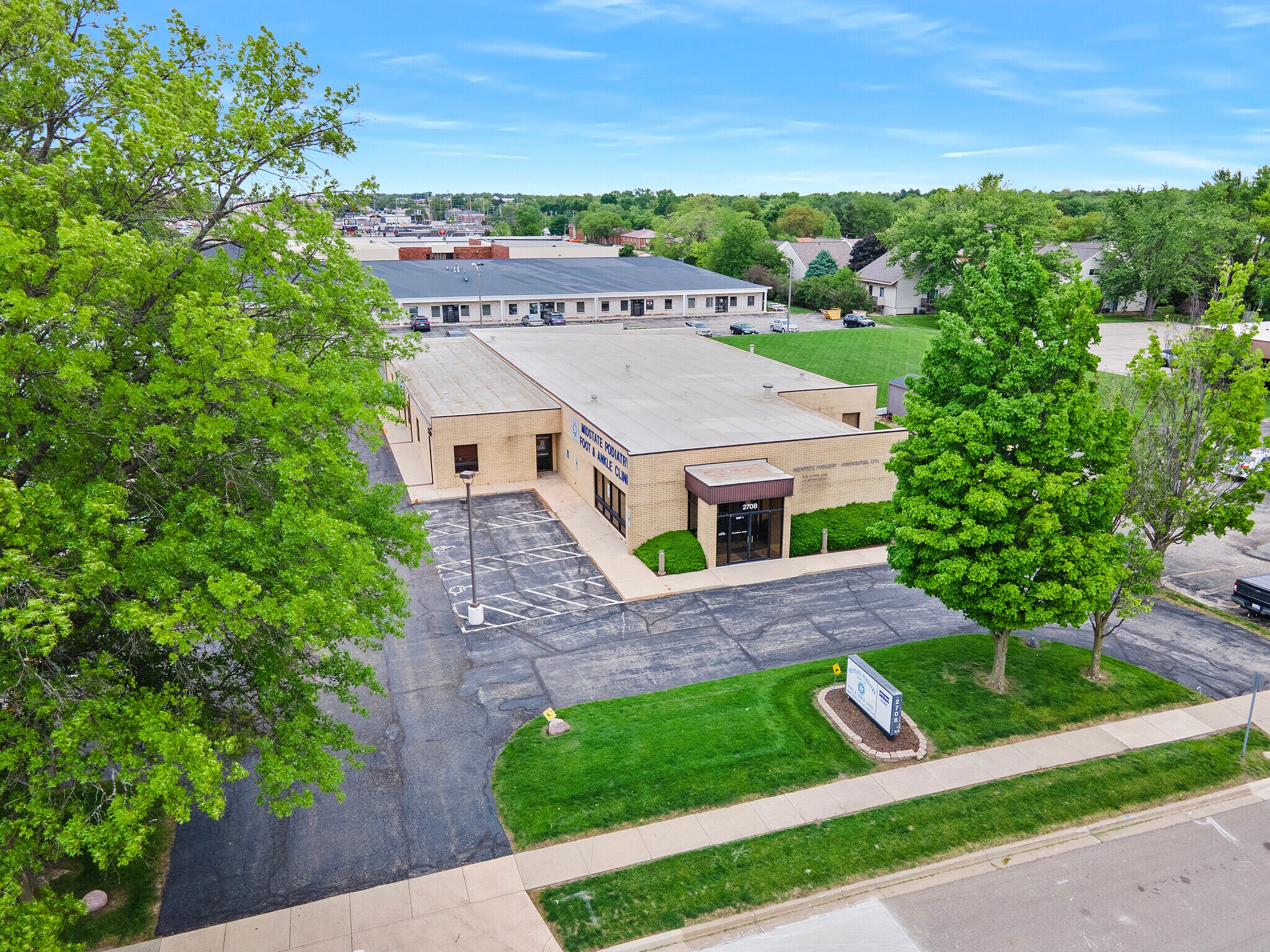 2708 McGraw Dr, Bloomington, IL for Sale