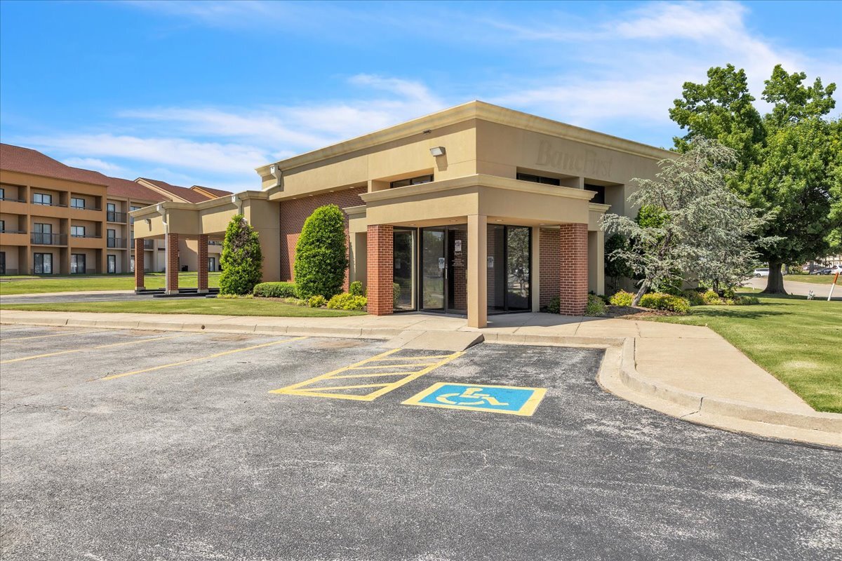 809 Cornell Pky, Oklahoma City, OK for Sale