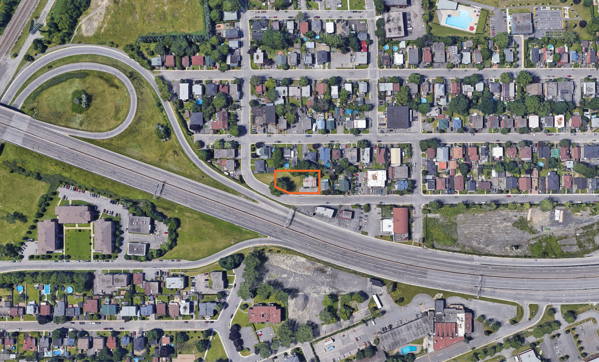 1945 Av Des Chênes, Lemoyne, QC for Sale