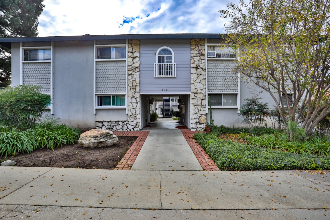 310 W Mountain View Ave, Glendora, CA for Sale