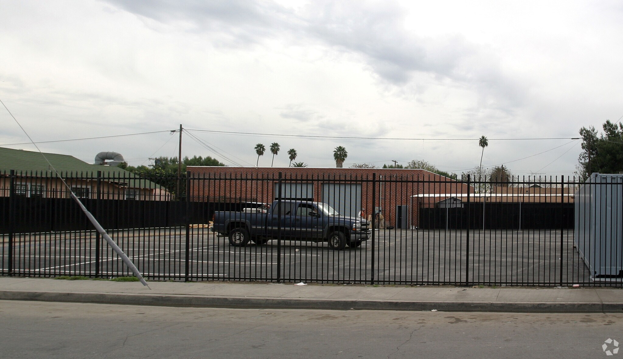 1423 E 58th Dr, Los Angeles, CA for Sale