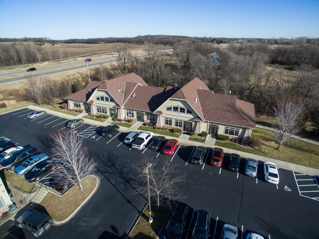 7935 Stone Creek Dr, Chanhassen, MN for Sale