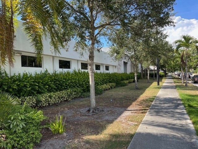 912-915 S Dixie Hwy E, Pompano Beach, Pompano Beach, FL for Rent
