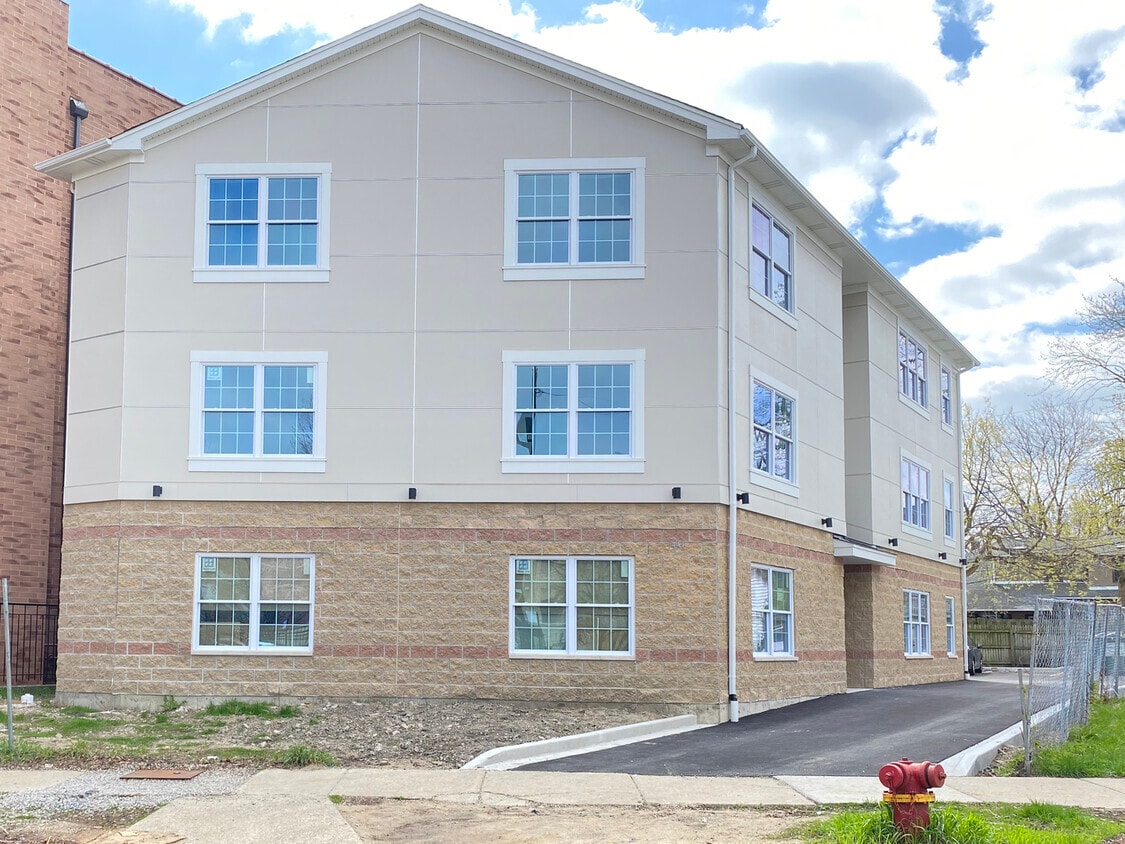 7441 N Rogers Ave, Chicago, IL for Sale