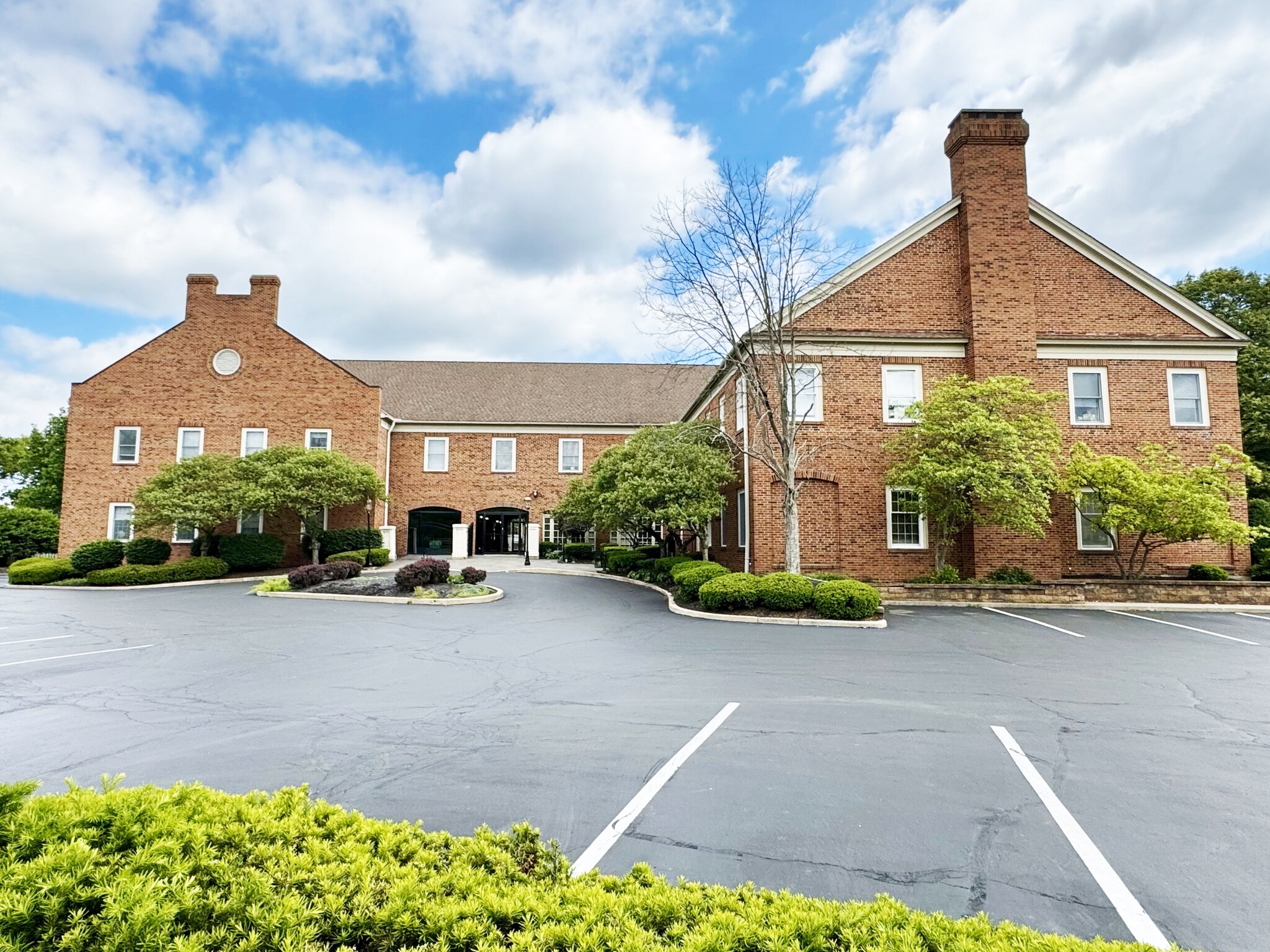 6641 N High St, Worthington, OH for Rent