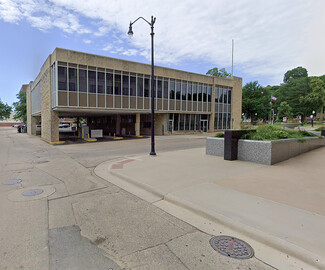 Dubuque, IA Bank - 270 W 7th St