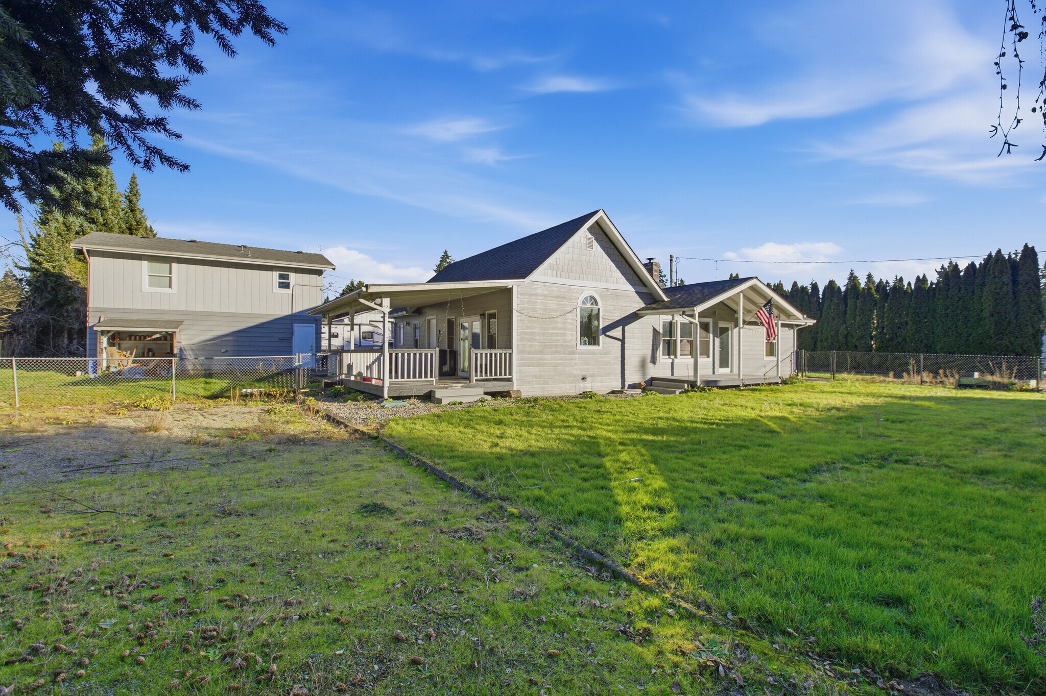 10709 Woodland Ave E, Puyallup, WA for Sale