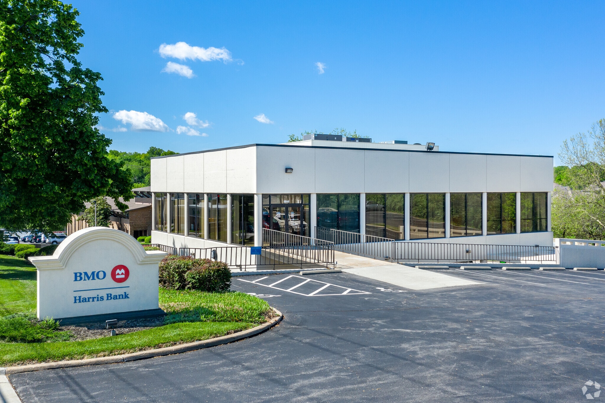 8840 State Line Rd, Leawood, KS for Sale