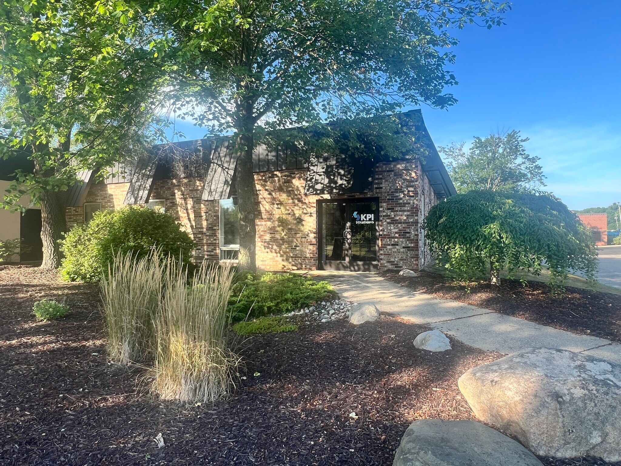 5716 W River Rd NE, Belmont, MI for Rent
