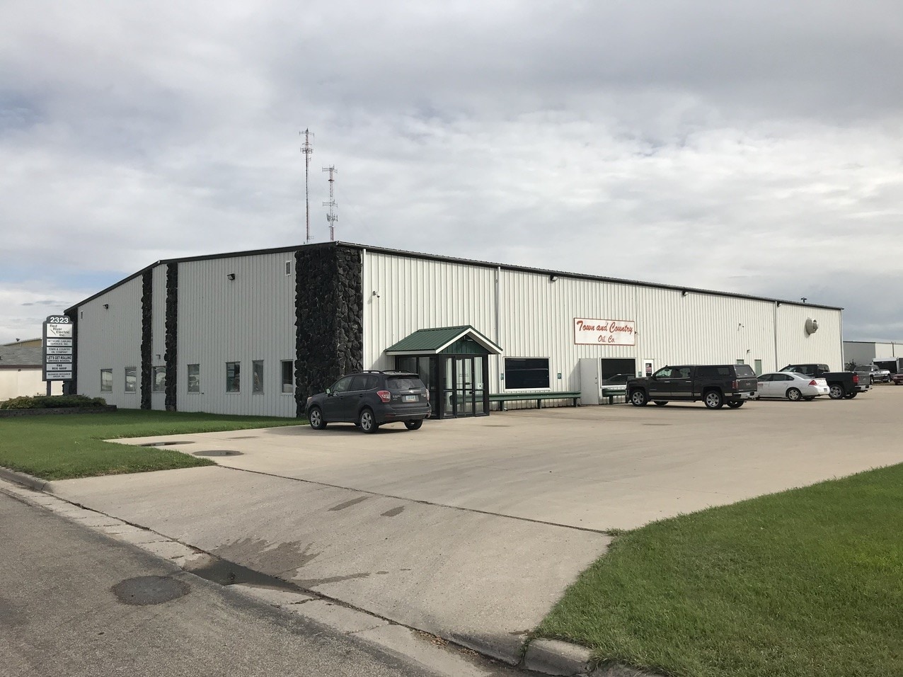 2323 16th Ave S, Moorhead, MN for Rent