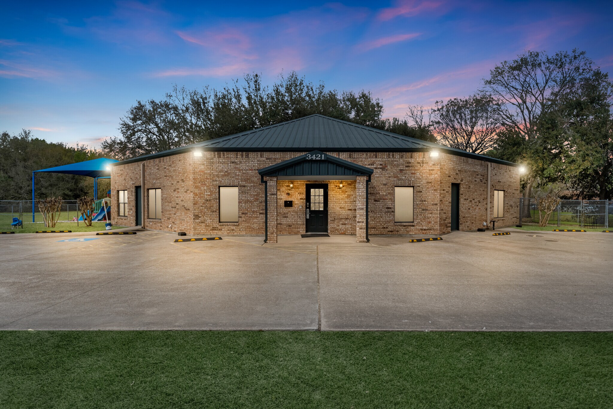 3421 E Walnut St, Pearland, TX for Sale