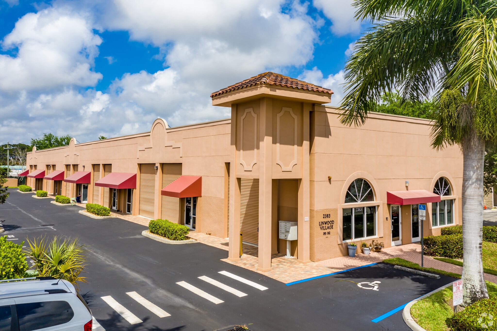 2383 Linwood Ave, Naples, FL for Sale