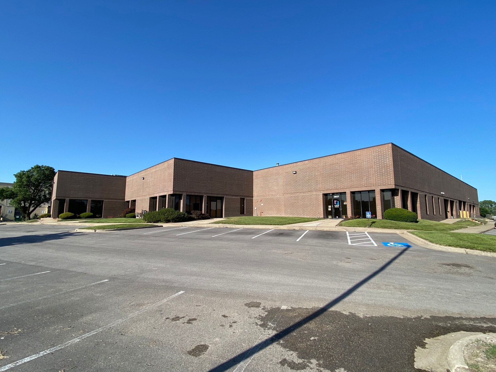 3601-3617 N Kimball Dr, Kansas City, MO for Rent