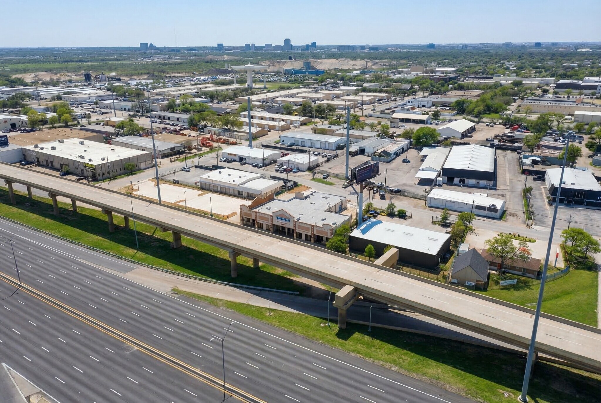 11311 N Stemmons Fwy, Dallas, TX for Rent