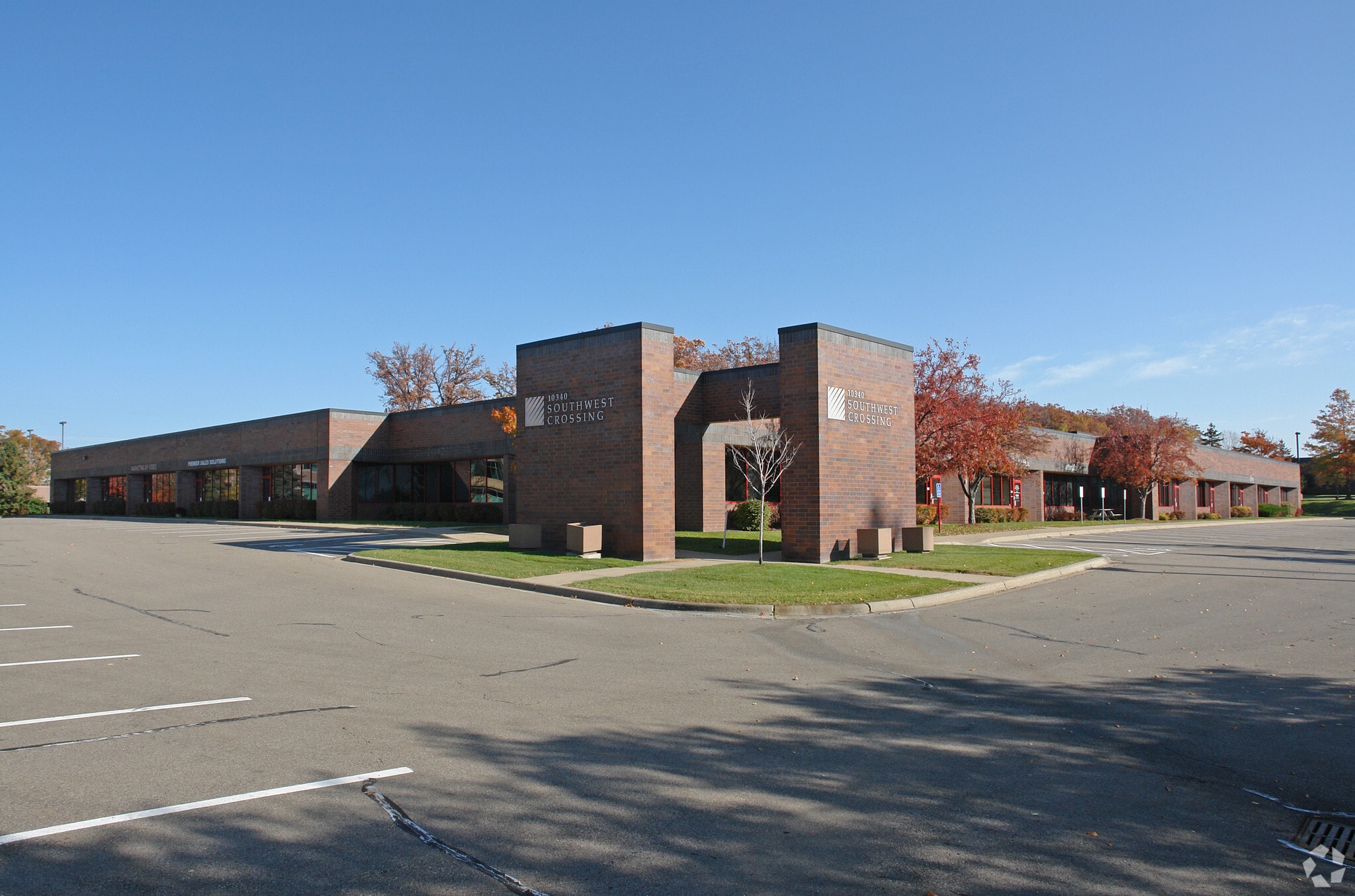 10340 Viking Dr, Eden Prairie, MN for Rent