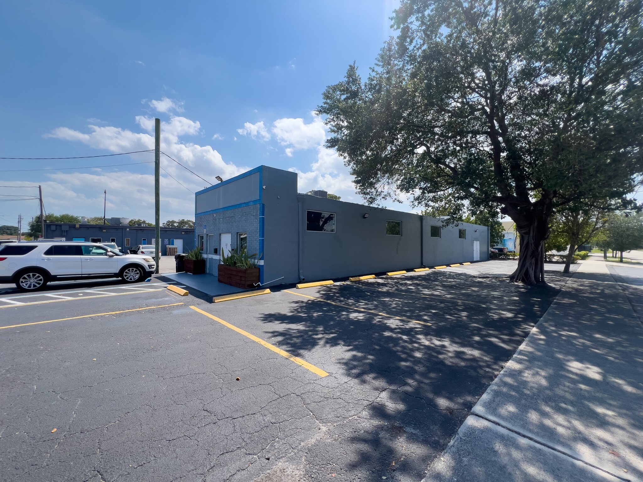 27 NW 3 Ave, Hallandale Beach, FL for Rent