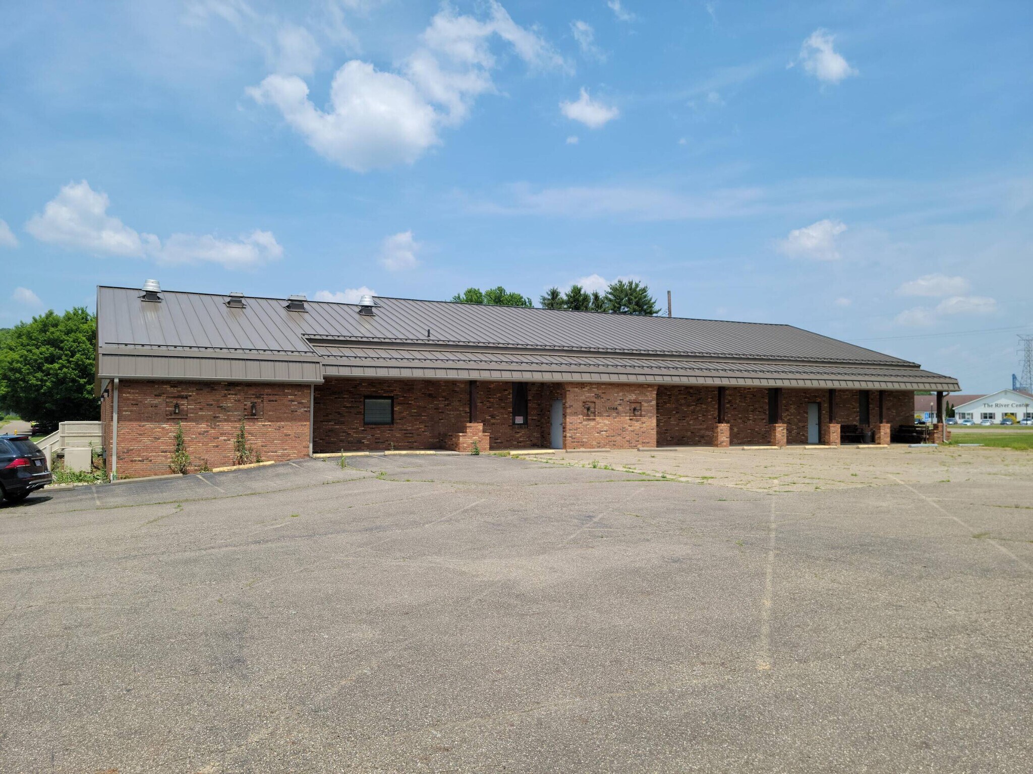 1066 E State St, Newcomerstown, OH for Sale
