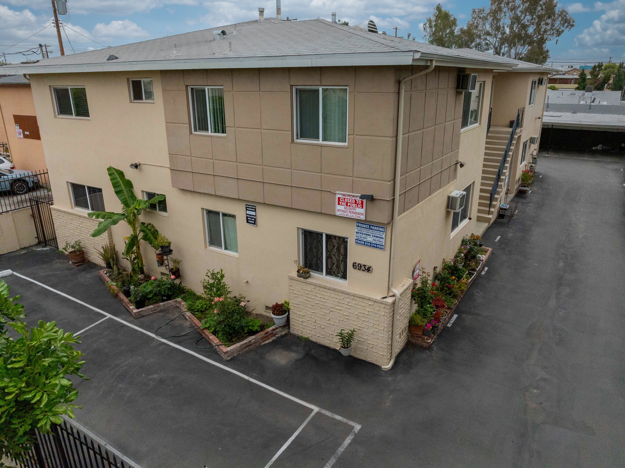 6934 Hinds Ave, North Hollywood, CA for Sale