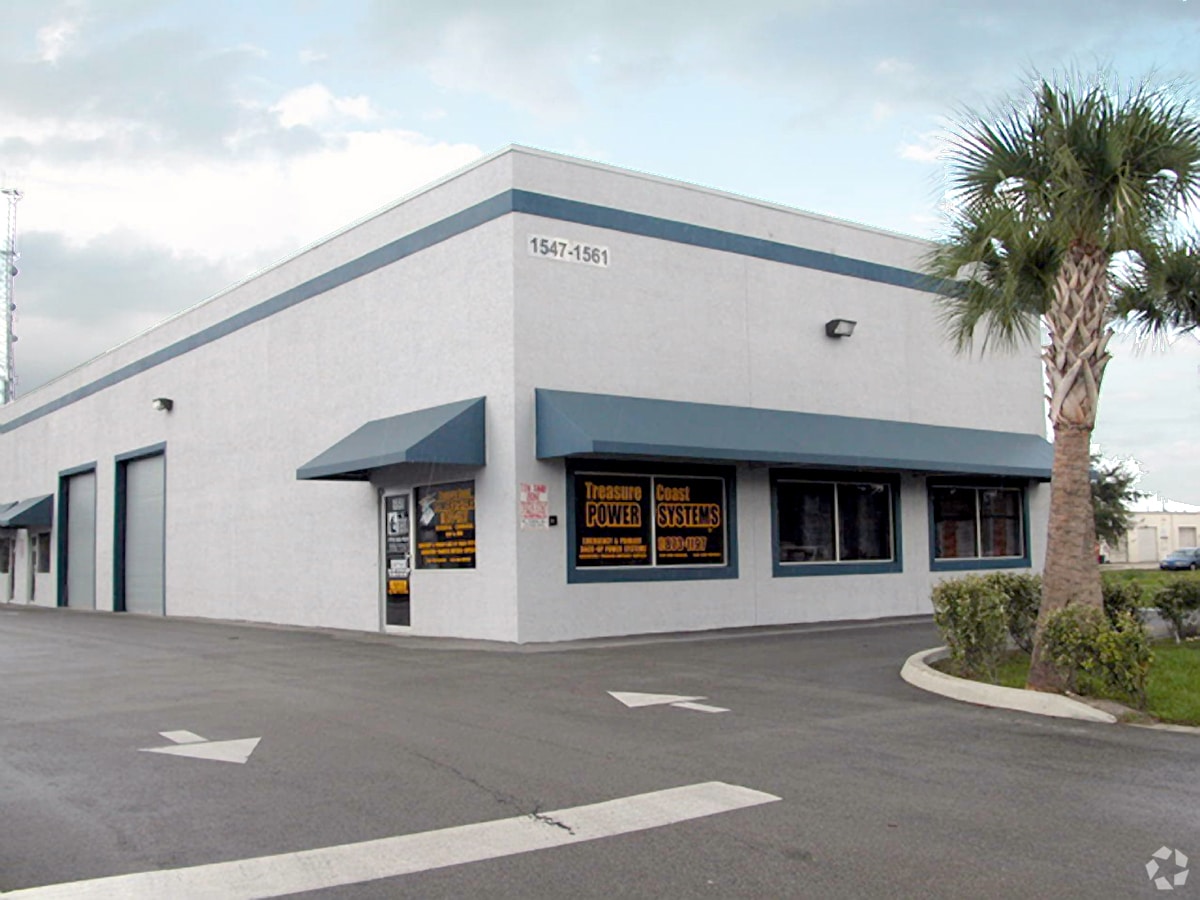 1555 S South Niemeyer Cir, Port Saint Lucie, FL for Sale