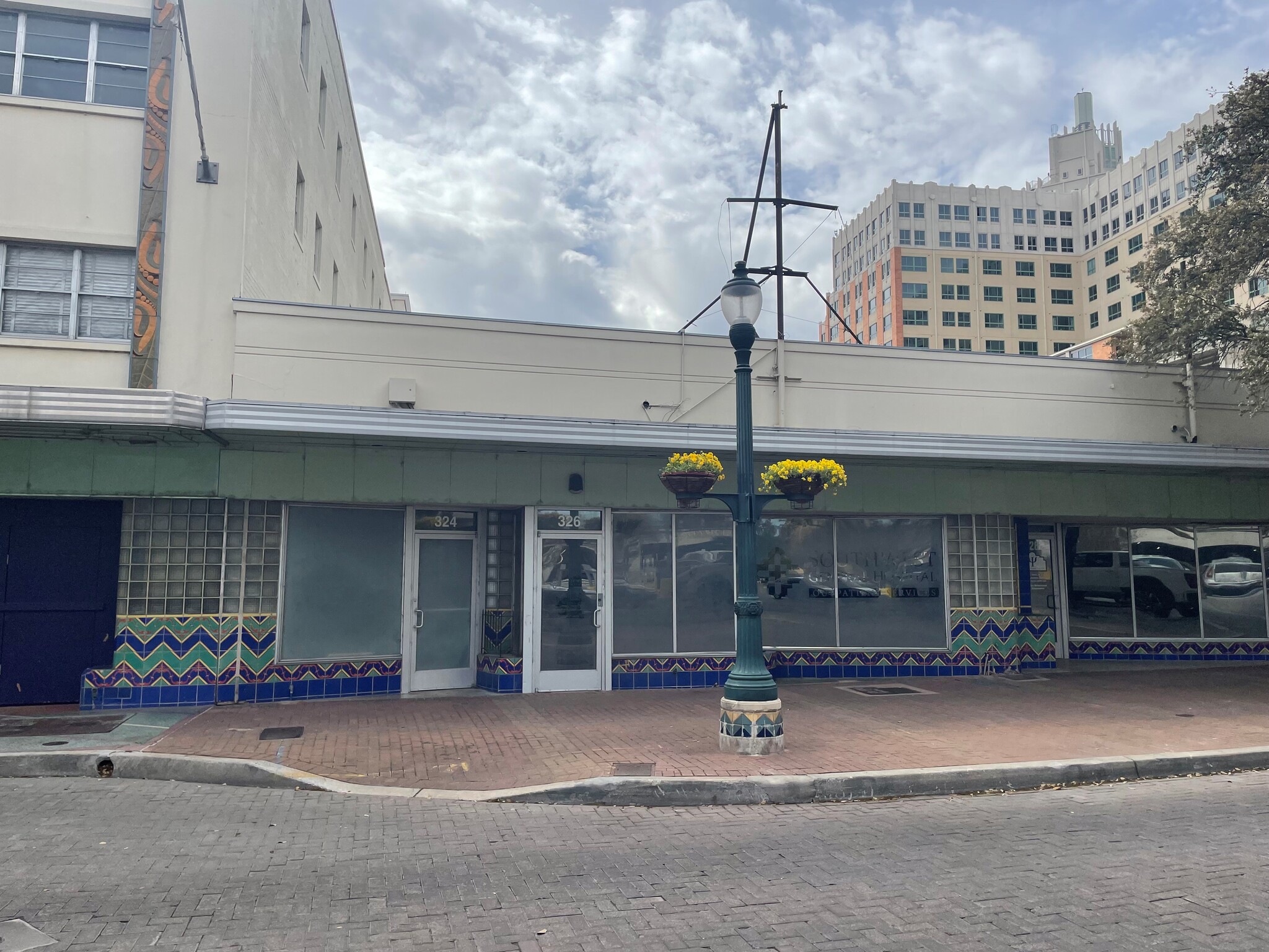 324-328 W Houston St, San Antonio, TX for Rent