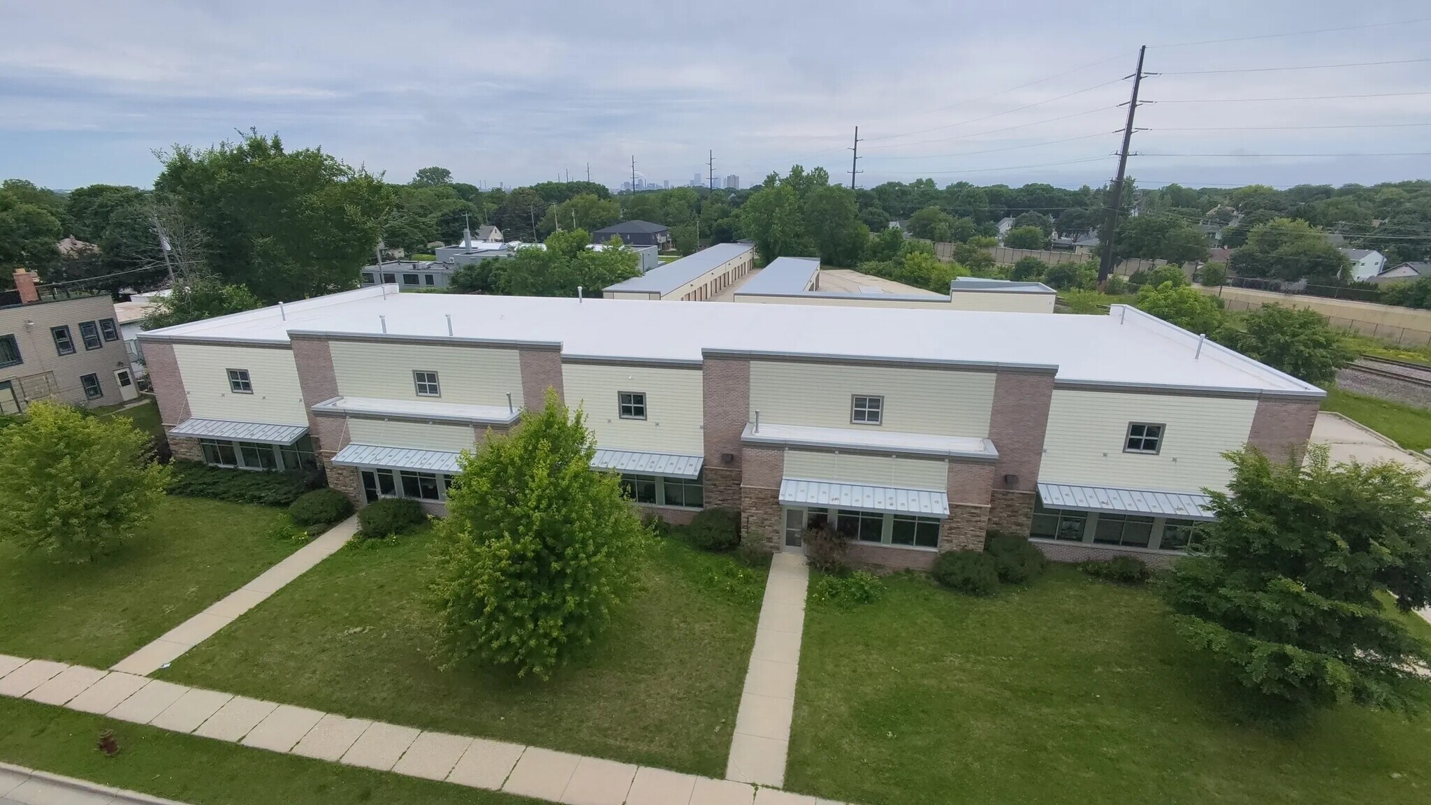 2040 E St Francis Ave, Saint Francis, WI for Rent