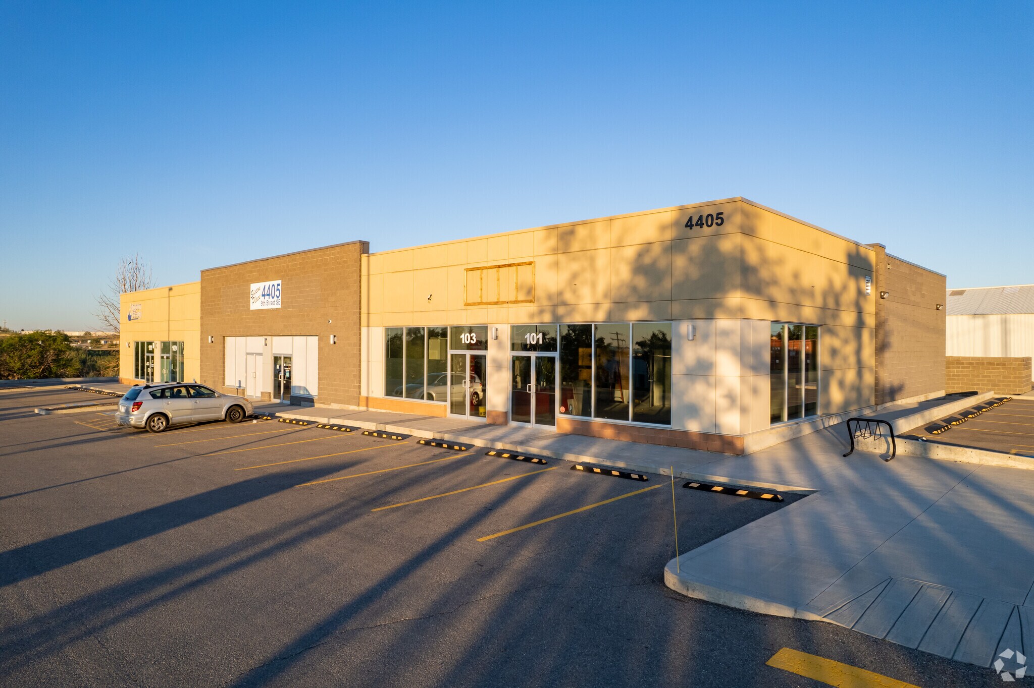 4405 9th St SE, Calgary, AB for Rent