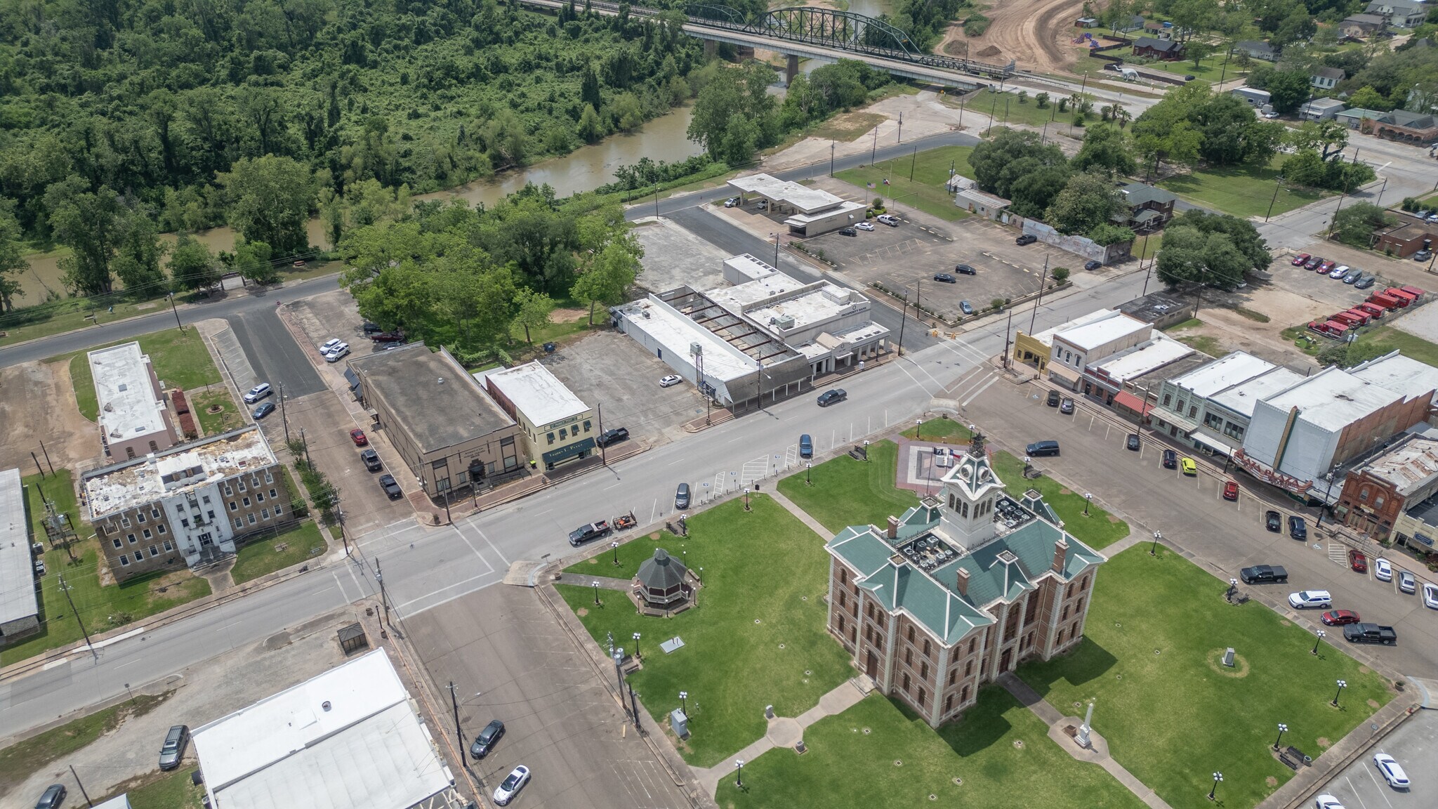 115 W Burleson St, Wharton, TX for Sale