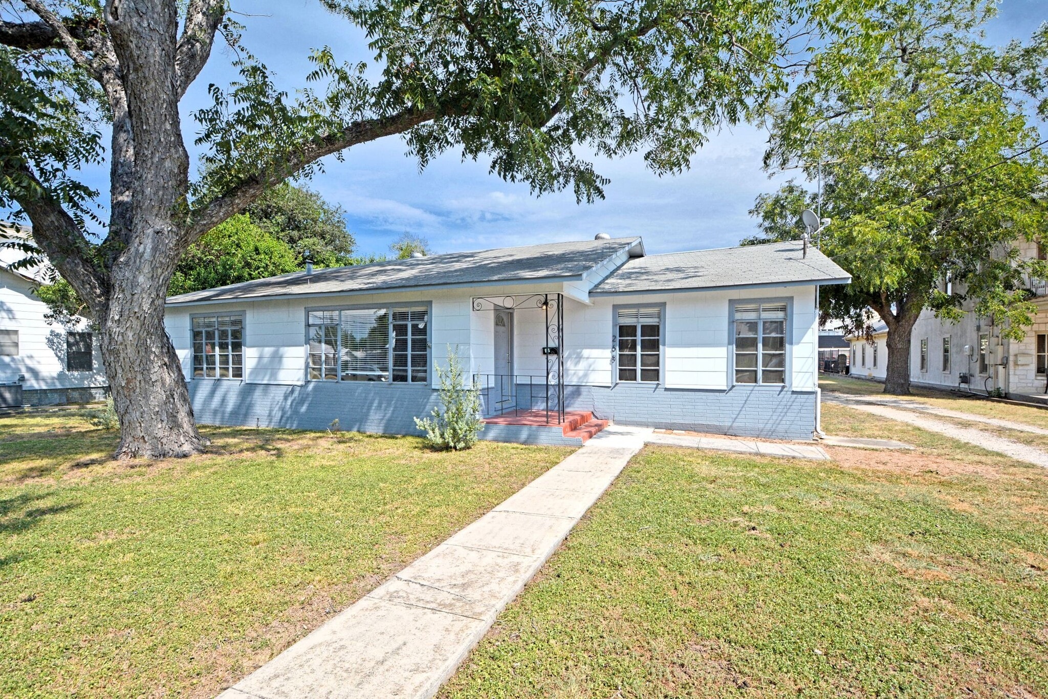 268 E Mill St, New Braunfels, TX for Rent
