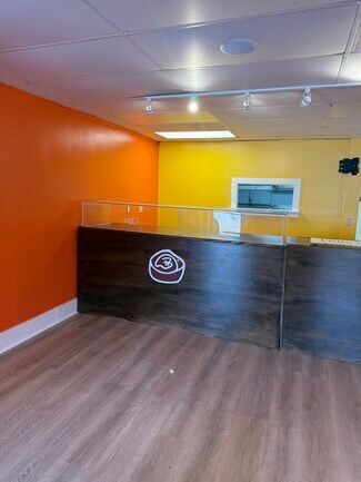 Christiansburg, VA Retail - 4 W Main St
