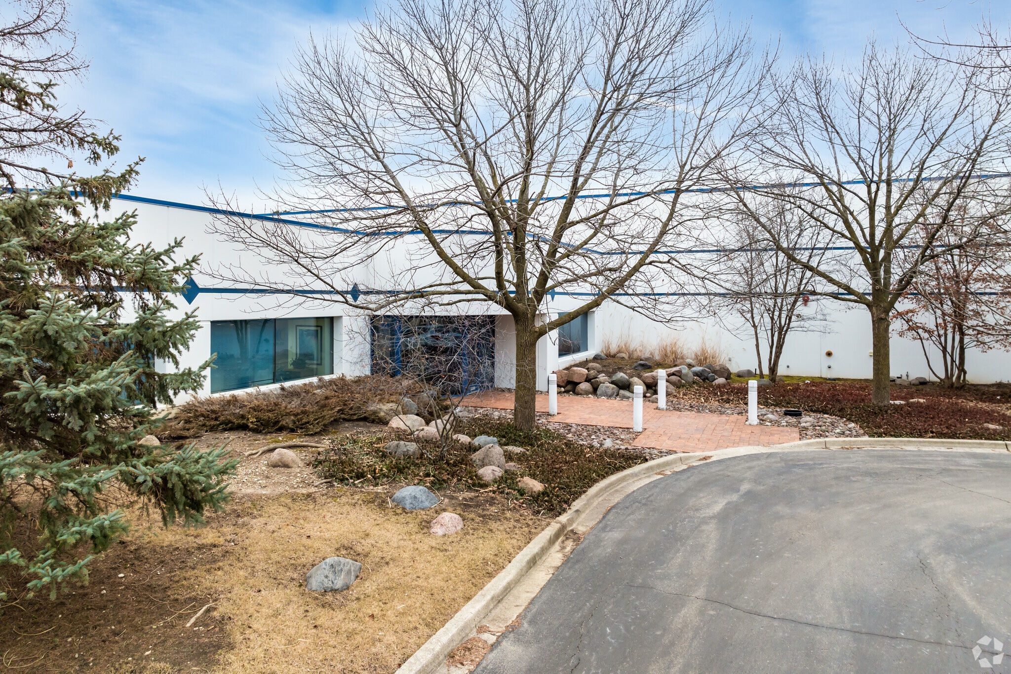 585 Capital Dr, Lake Zurich, IL for Rent