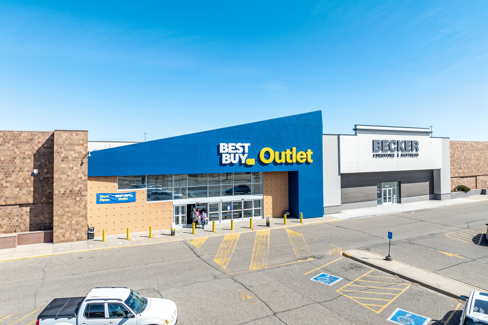 398 Northtown Dr, Blaine, MN for Rent